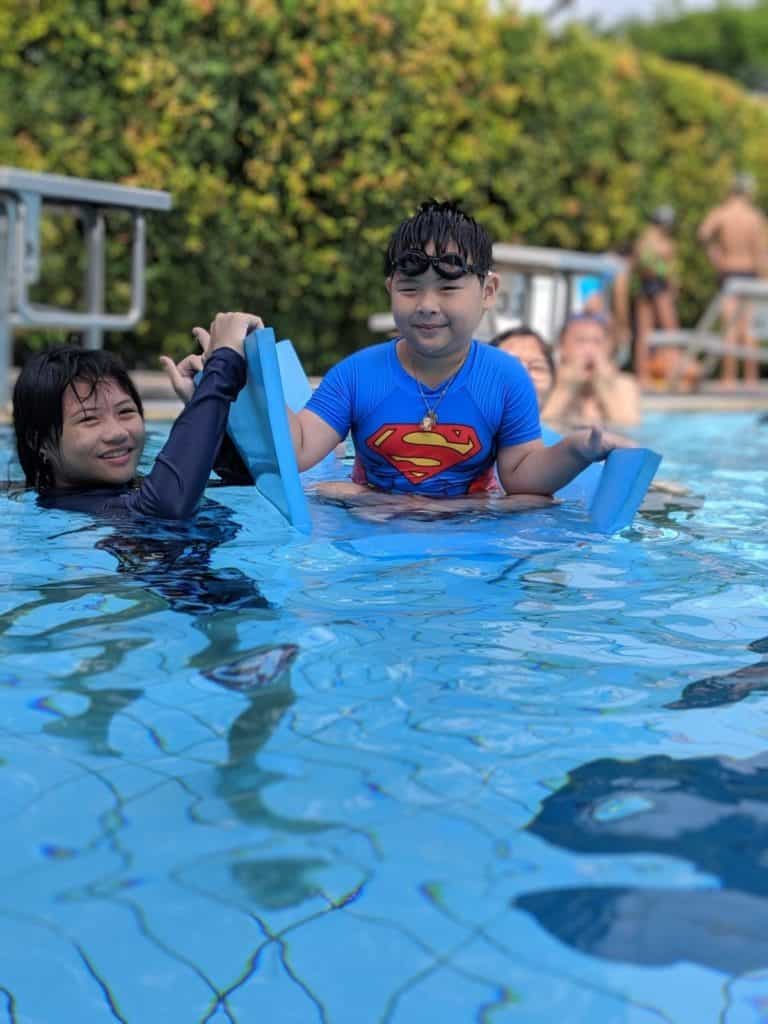 kids swim learning session 